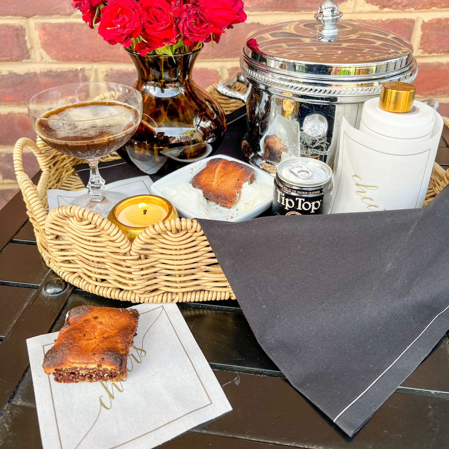 Gold Salute Cocktail Napkin Roll