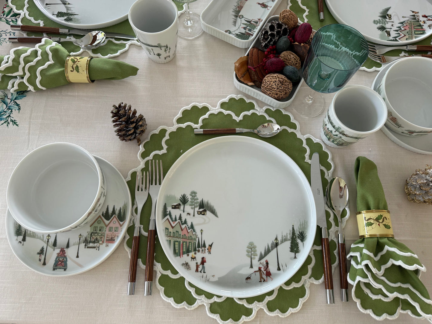 Winter Toulouse Dinner Plates